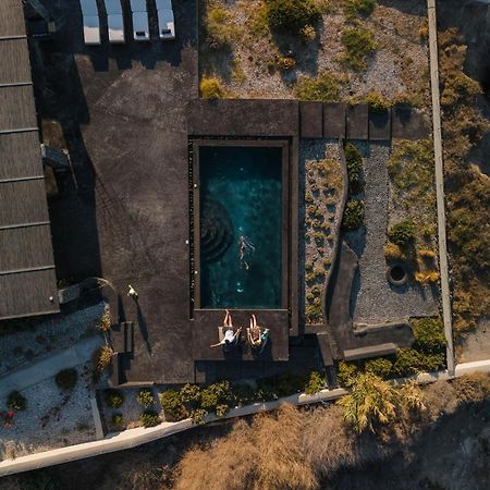 Colombos Beachfront Foinikiá エクステリア 写真