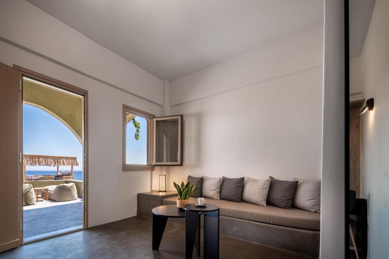 Colombos Beachfront Foinikiá エクステリア 写真