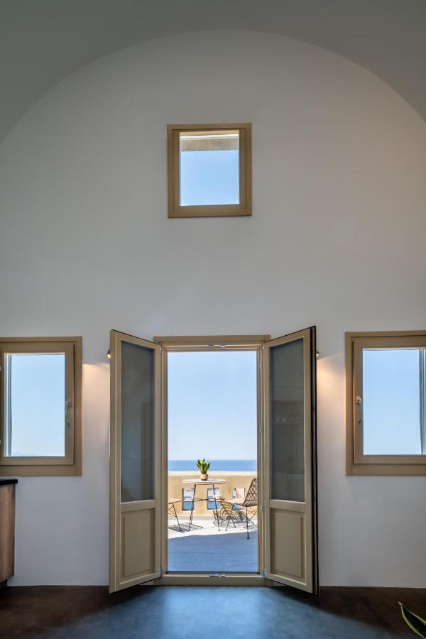 Colombos Beachfront Foinikiá エクステリア 写真