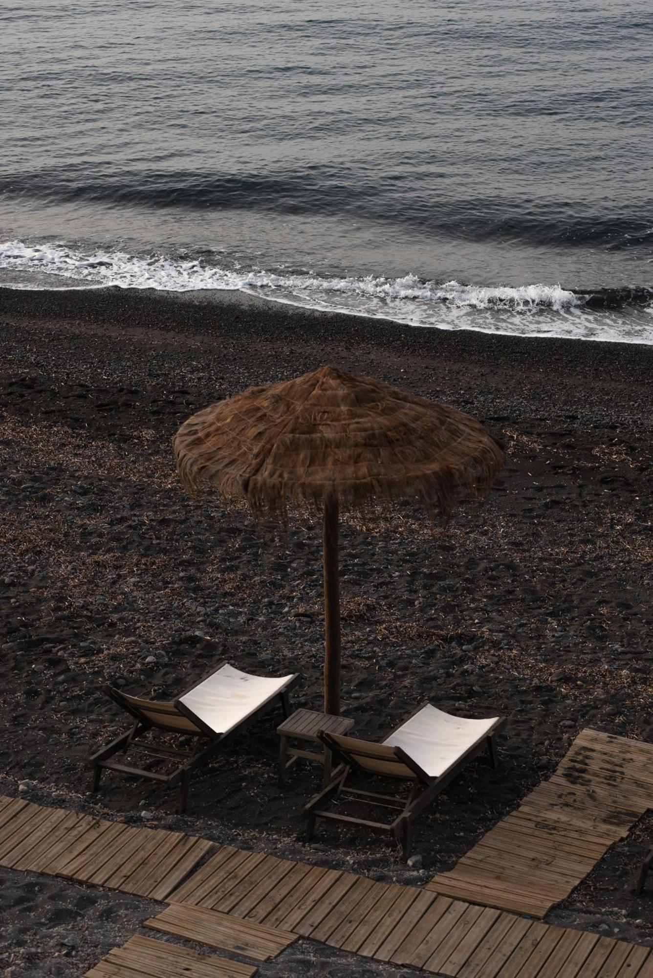 Colombos Beachfront Foinikiá エクステリア 写真