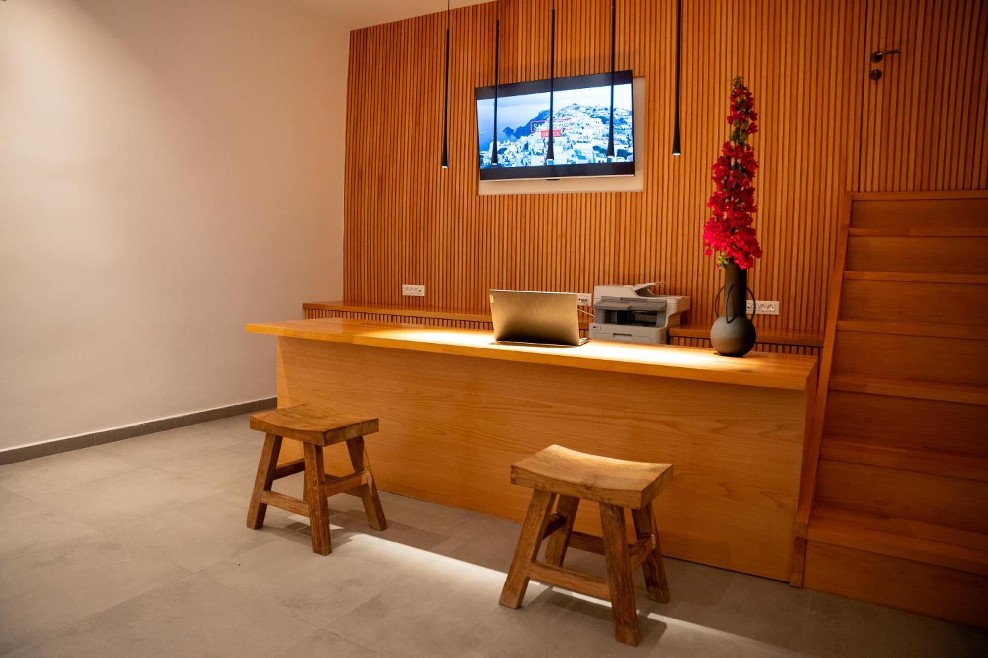 Colombos Beachfront Foinikiá エクステリア 写真
