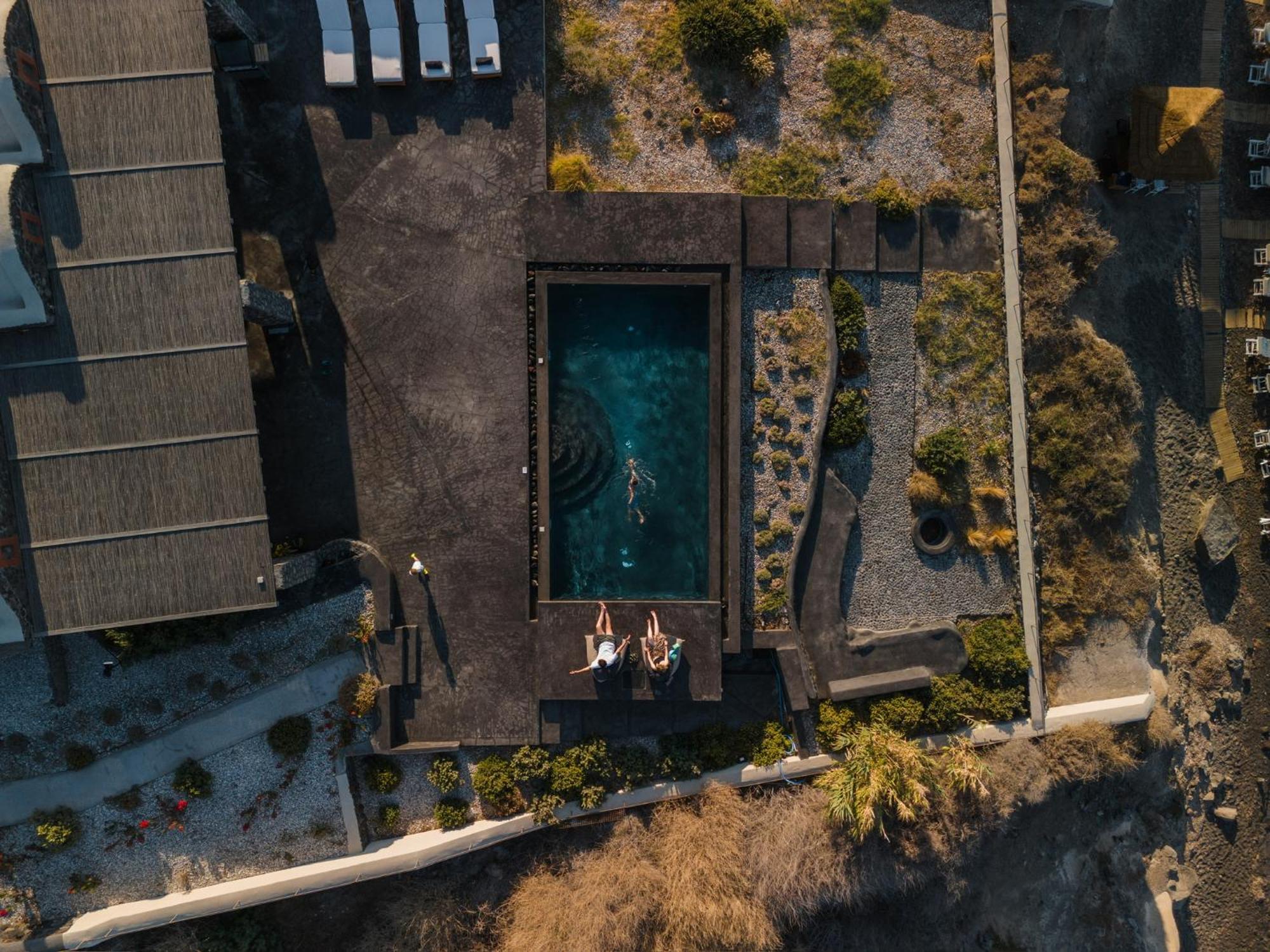 Colombos Beachfront Foinikiá エクステリア 写真